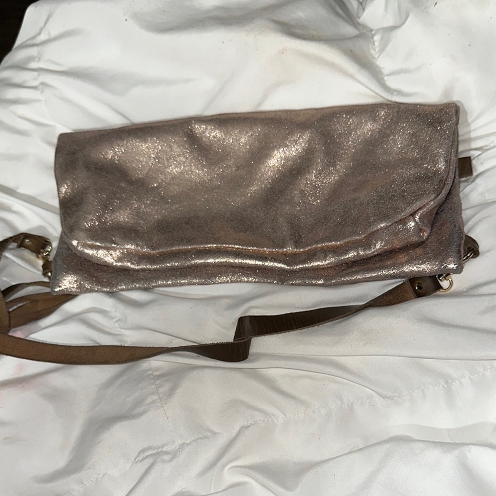 Head regal rose gold Metallic Clutch or crossbody rem leather strap cute 🥰 new